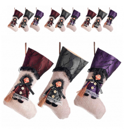 Calze della Befana in stoffa con decorazione in resina da appendere