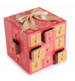 Calendario dell’Avvento in legno a forma di pacchetto regalo con fiocco dorato