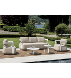 Salotto da giardino bianco con cuscini tortora e doppio tavolino