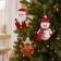 Set 4 Personaggi di Natale in Stoffa da Appendere 17 cm, in ambiente natalizio