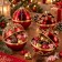 Set 12 Palline di Natale Apribili in Vetro Rosso e Oro, in ambiente natalizio