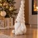 Set 2 Gnomi di Natale Seduti con Gambe Lunghe 40 cm, in ambiente natalizio