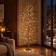 Albero di Natale Marrone Brillante 240 cm, 2000 LED Bianco Caldo, in ambiente natalizio