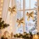 Set 24 Fiocchi Dorati di Natale da Appendere 12 cm, in ambiente natalizio