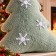 Set 2 Cuscini di Natale in Peluche Sagomati, in ambiente natalizio