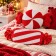 Set 2 Cuscini di Natale a Caramella in Velluto 48 cm, in ambiente natalizio